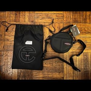 Eastpak x Telfar Circle Bag - Black
